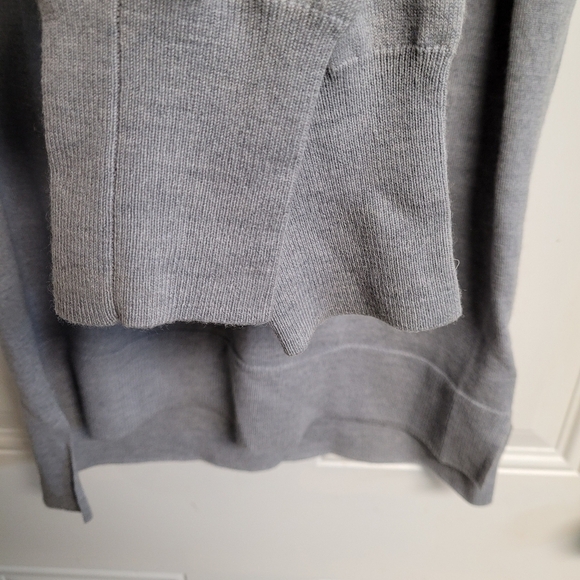 Banana Republic Extra Fine Merino Wool Grey V Neck Sweater - Picture 3 of 8